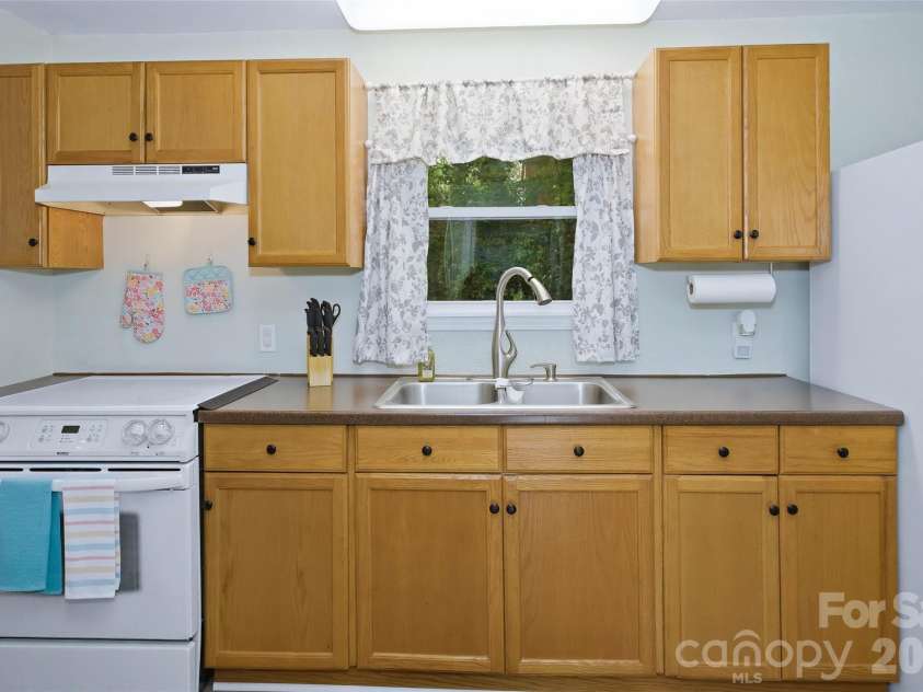 83 View Street, Marion, NC 28752.  MLS# CAR4376299, YatesRealty ID 28919. 