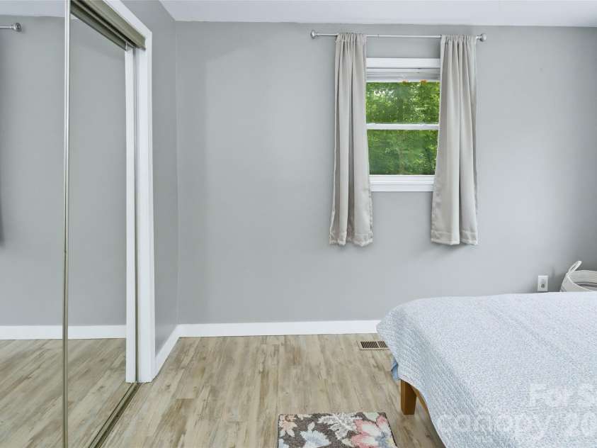 83 View Street, Marion, NC 28752.  MLS# CAR4376299, YatesRealty ID 28919. 