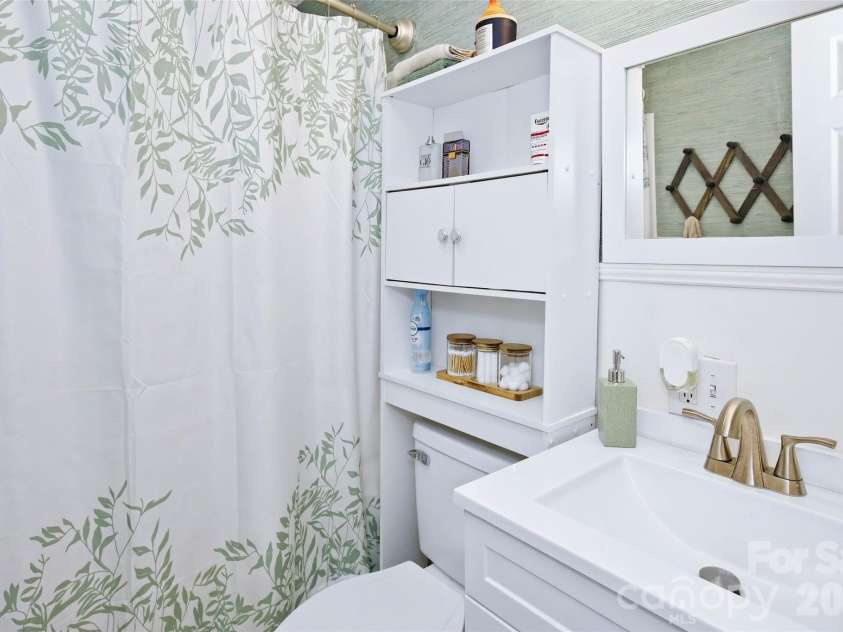 83 View Street, Marion, NC 28752.  MLS# CAR4376299, YatesRealty ID 28919. 