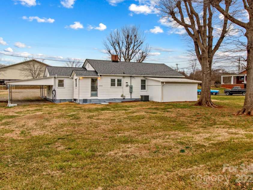 162 Jennings Road, Statesville, NC 28625.  MLS# CAR4203599, YatesRealty ID 2892. 