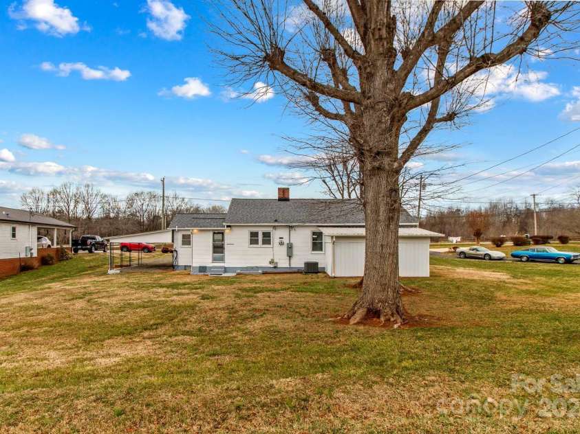 162 Jennings Road, Statesville, NC 28625.  MLS# CAR4203599, YatesRealty ID 2892. 