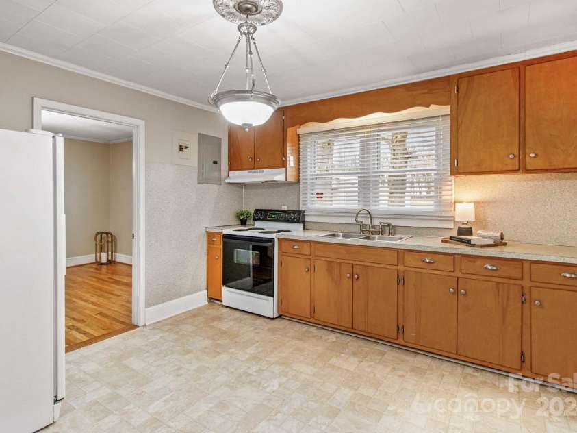 162 Jennings Road, Statesville, NC 28625.  MLS# CAR4203599, YatesRealty ID 2892. 