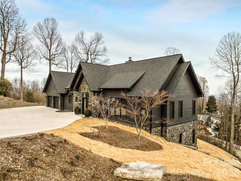 241 Tower Circle, Hendersonville, NC 28739.  MLS# CAR4346762, YatesRealty ID 2892. Elevated homesite with sweeping views and distinctive modern mountain design