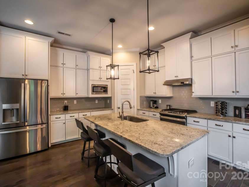 3344 Northampton Drive, Charlotte, NC 28210.  MLS# CAR4286673, YatesRealty ID 28921. 