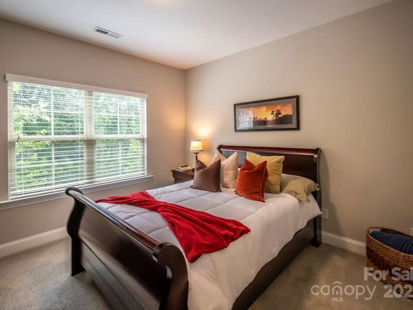 3344 Northampton Drive, Charlotte, NC 28210.  MLS# CAR4286673, YatesRealty ID 28921. Bed 2