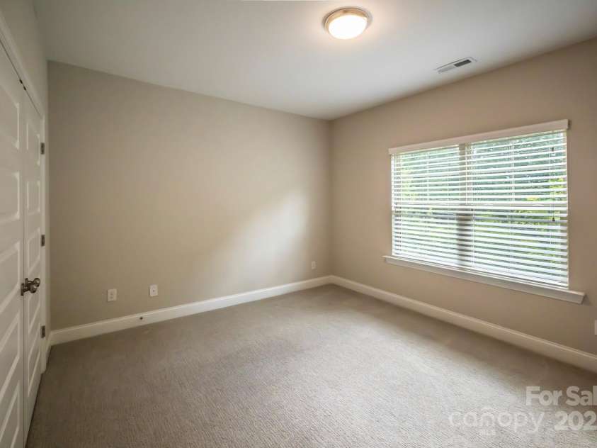 3344 Northampton Drive, Charlotte, NC 28210.  MLS# CAR4286673, YatesRealty ID 28921. Bed 3