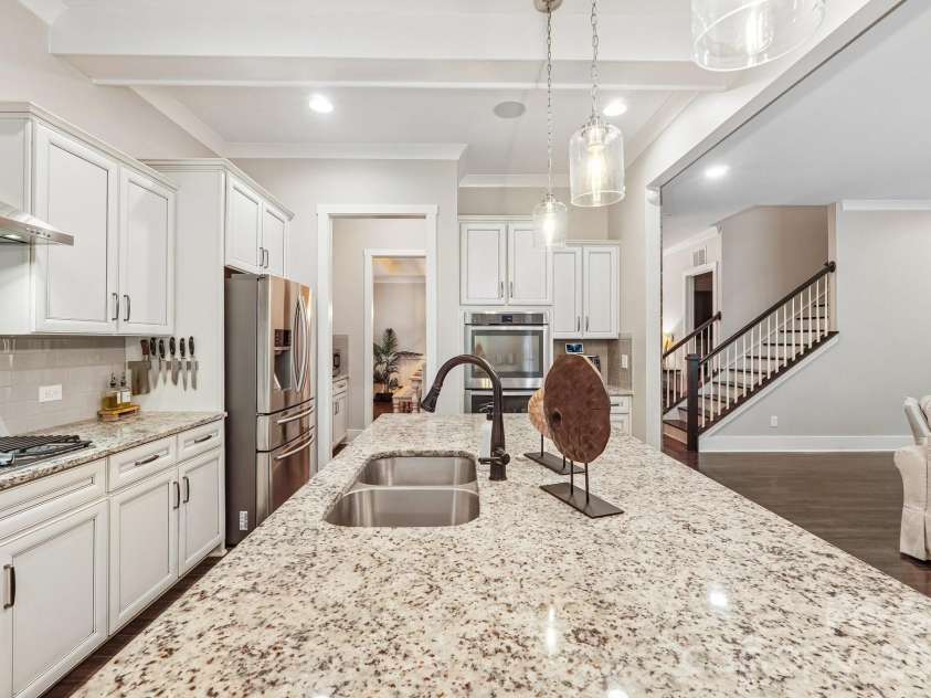 1232 Crofton Drive, Waxhaw, NC 28173.  MLS# CAR4383427, YatesRealty ID 28922. 