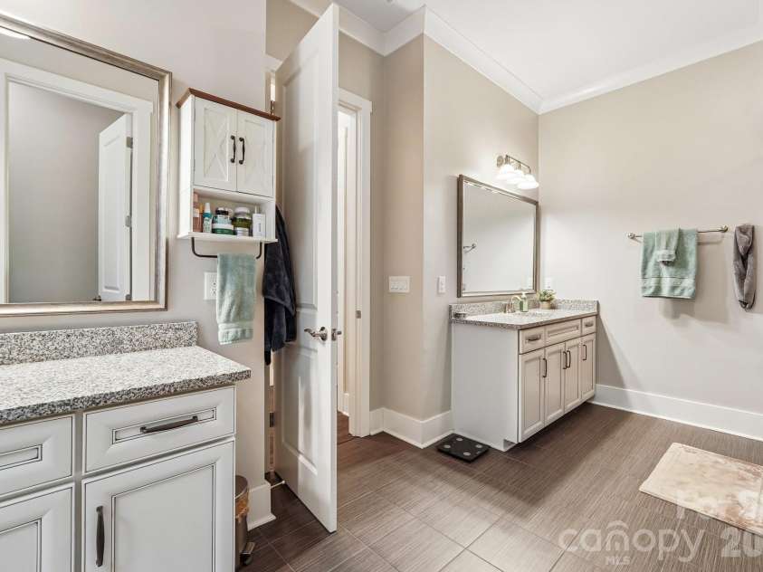 1232 Crofton Drive, Waxhaw, NC 28173.  MLS# CAR4383427, YatesRealty ID 28922. 