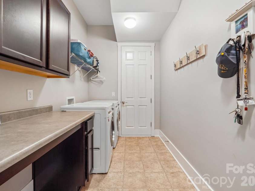 1232 Crofton Drive, Waxhaw, NC 28173.  MLS# CAR4383427, YatesRealty ID 28922. 