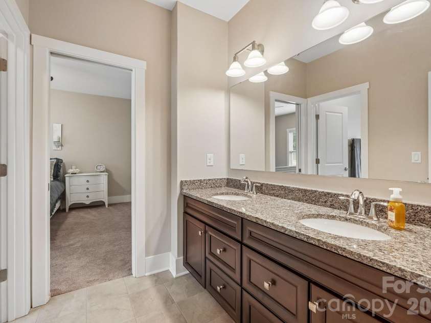 1232 Crofton Drive, Waxhaw, NC 28173.  MLS# CAR4383427, YatesRealty ID 28922. 