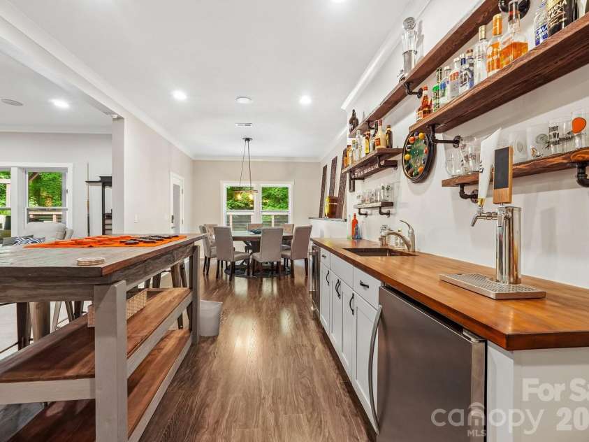 1232 Crofton Drive, Waxhaw, NC 28173.  MLS# CAR4383427, YatesRealty ID 28922. 