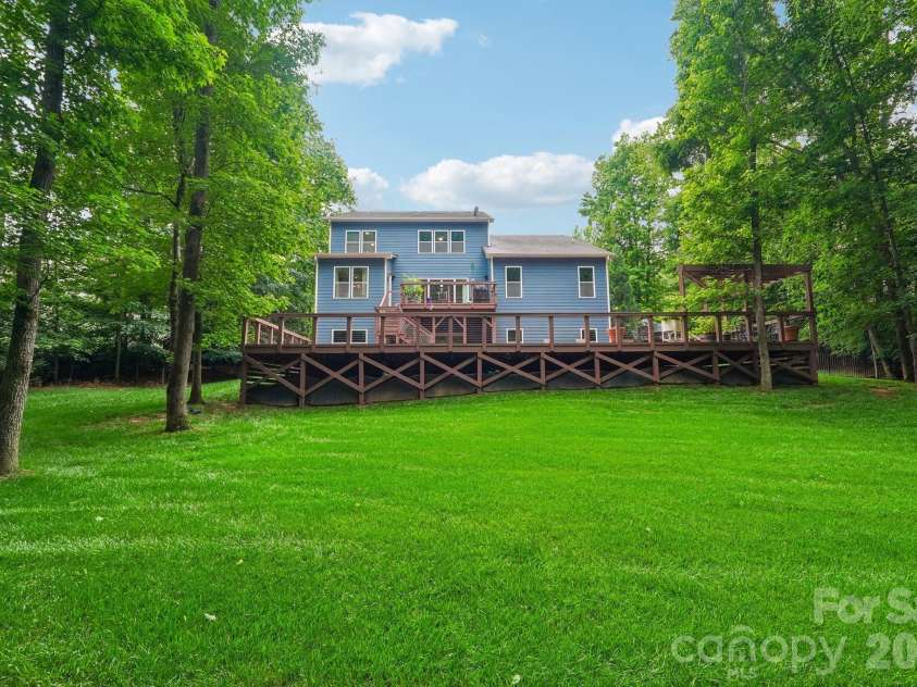 1232 Crofton Drive, Waxhaw, NC 28173.  MLS# CAR4383427, YatesRealty ID 28922. 