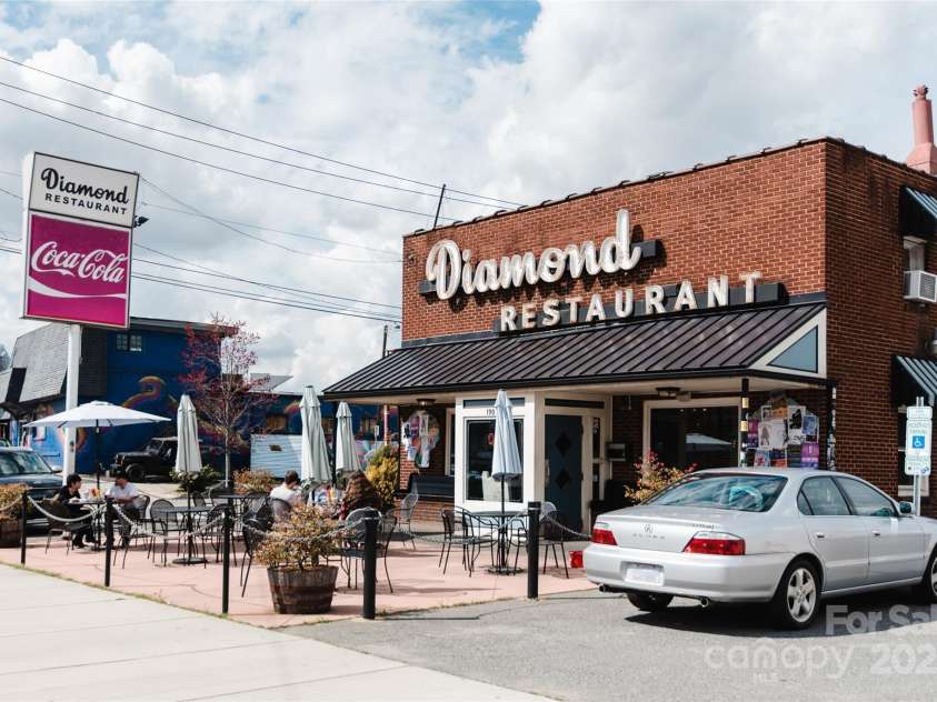 5229 Tarrywood Lane, Charlotte, NC 28205.  MLS# CAR4268771, YatesRealty ID 28922. Only a 10 minute drive to Plaza Midwood!