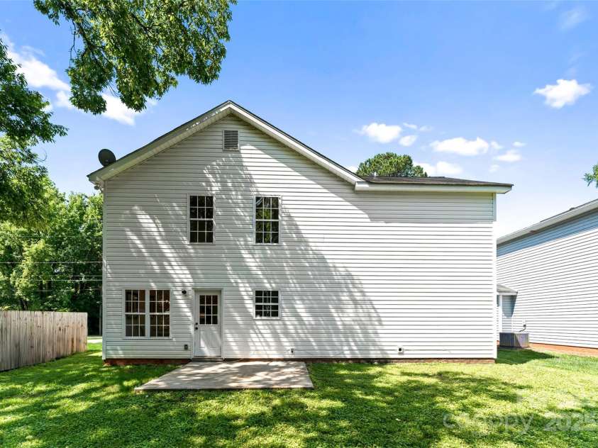 5229 Tarrywood Lane, Charlotte, NC 28205.  MLS# CAR4268771, YatesRealty ID 28922. Spacious backyard with patio.
