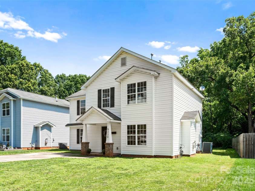 5229 Tarrywood Lane, Charlotte, NC 28205.  MLS# CAR4268771, YatesRealty ID 28922. Welcome home!