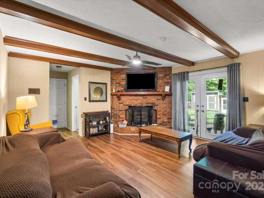 2701 Castes Drive, Pfafftown, NC 27040.  MLS# CAR4258315, YatesRealty ID 28923. 