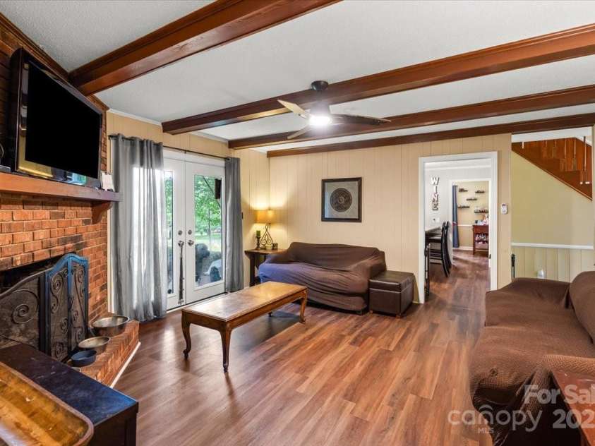 2701 Castes Drive, Pfafftown, NC 27040.  MLS# CAR4258315, YatesRealty ID 28923. 