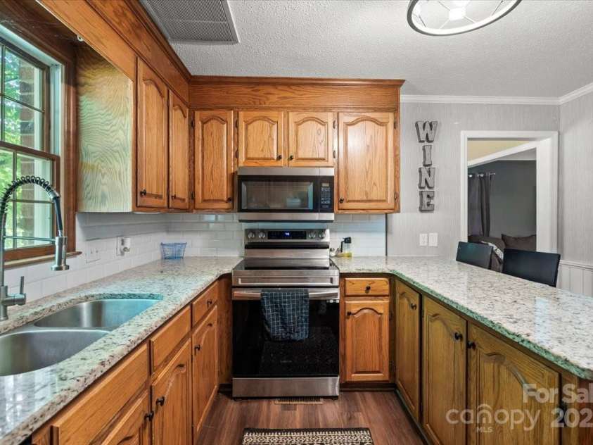 2701 Castes Drive, Pfafftown, NC 27040.  MLS# CAR4258315, YatesRealty ID 28923. 