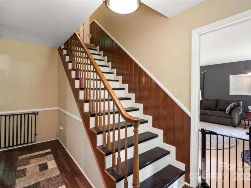 2701 Castes Drive, Pfafftown, NC 27040.  MLS# CAR4258315, YatesRealty ID 28923. 