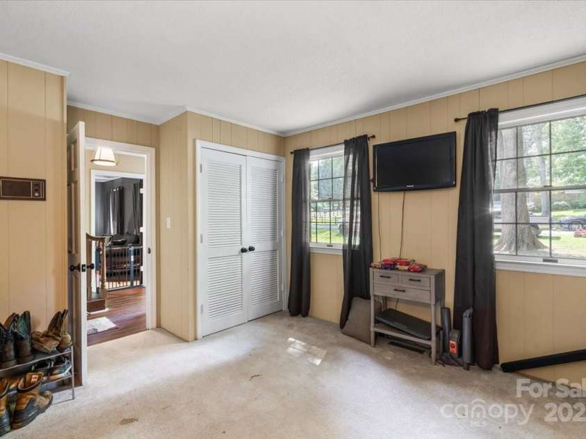 2701 Castes Drive, Pfafftown, NC 27040.  MLS# CAR4258315, YatesRealty ID 28923. 