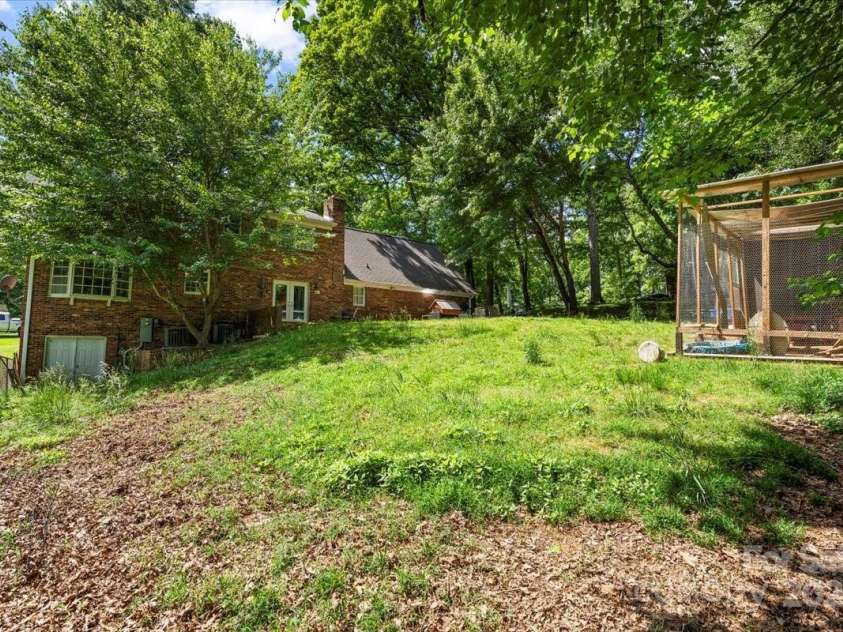 2701 Castes Drive, Pfafftown, NC 27040.  MLS# CAR4258315, YatesRealty ID 28923. 