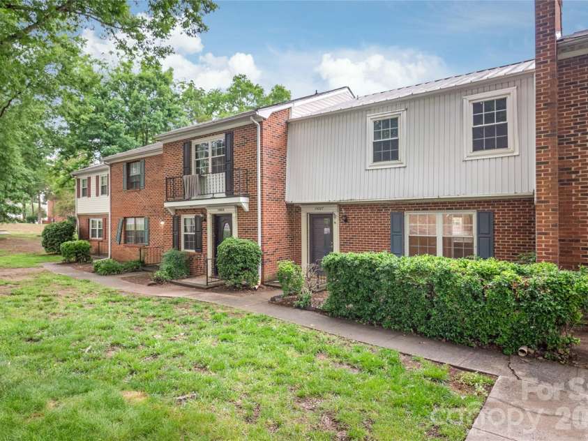 11007 Park Road, Charlotte, NC 28226.  MLS# CAR4388307, YatesRealty ID 28924. 