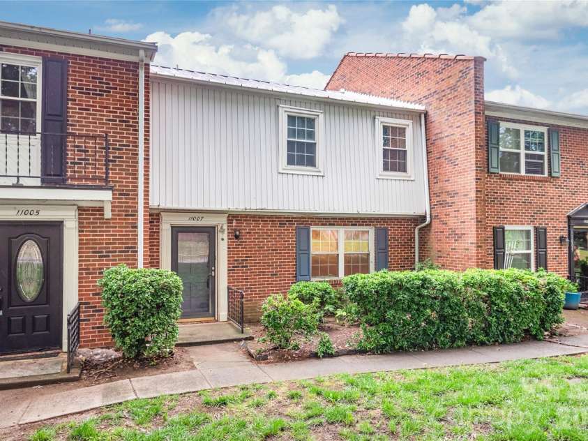 11007 Park Road, Charlotte, NC 28226.  MLS# CAR4388307, YatesRealty ID 28924. 