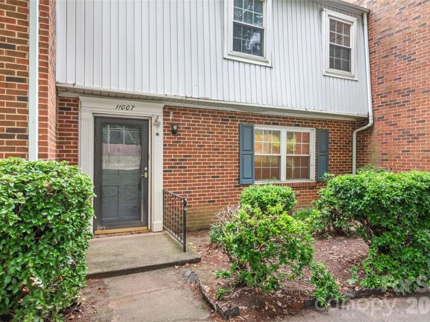 11007 Park Road, Charlotte, NC 28226.  MLS# CAR4388307, YatesRealty ID 28924. 