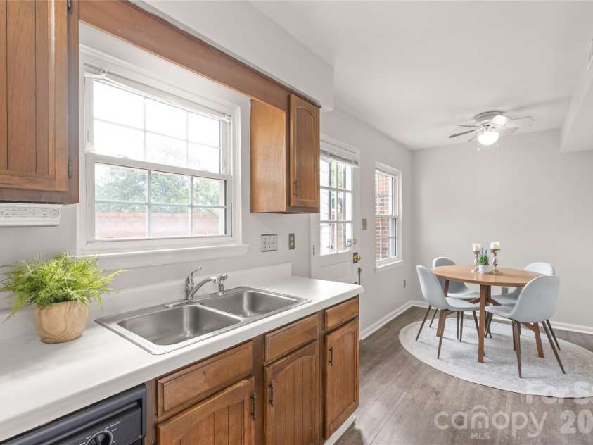11007 Park Road, Charlotte, NC 28226.  MLS# CAR4388307, YatesRealty ID 28924. 