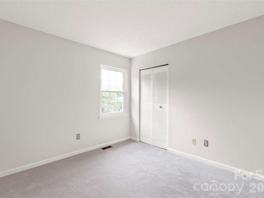 11007 Park Road, Charlotte, NC 28226.  MLS# CAR4388307, YatesRealty ID 28924. 