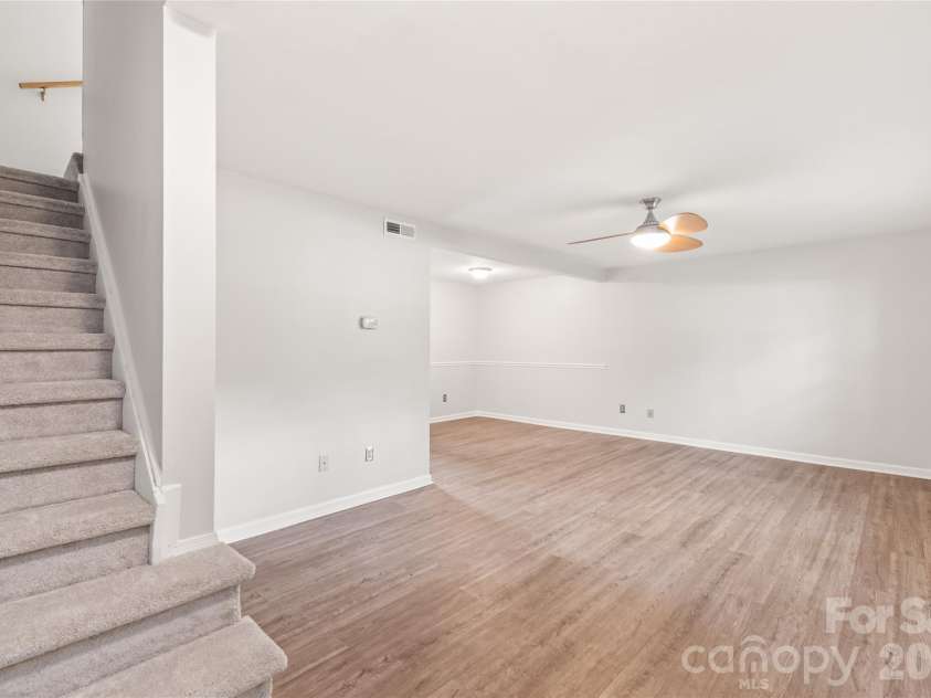 11007 Park Road, Charlotte, NC 28226.  MLS# CAR4388307, YatesRealty ID 28924. Living Room