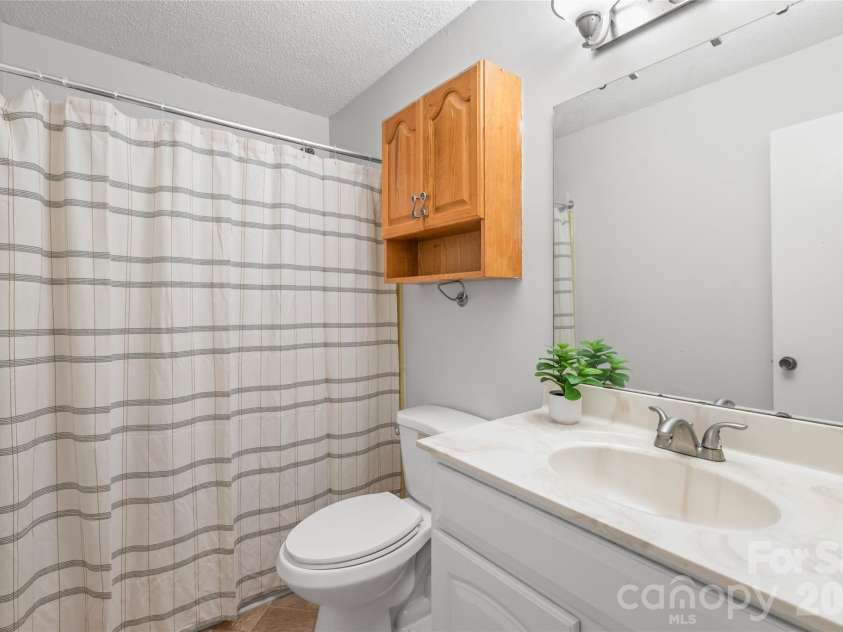 11007 Park Road, Charlotte, NC 28226.  MLS# CAR4388307, YatesRealty ID 28924. Primary Bathroom