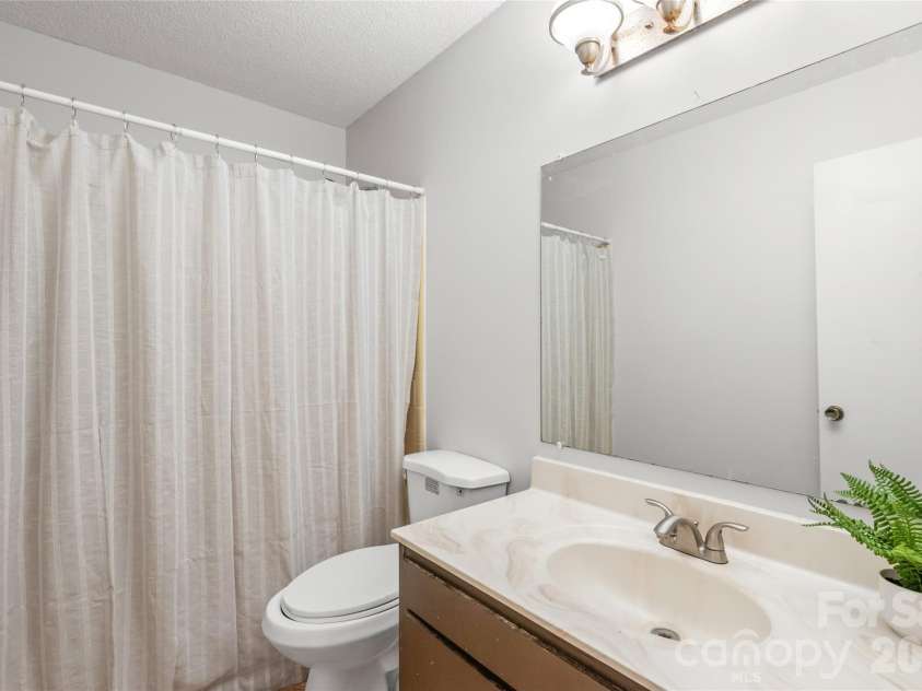 11007 Park Road, Charlotte, NC 28226.  MLS# CAR4388307, YatesRealty ID 28924. Second Full Bathroom