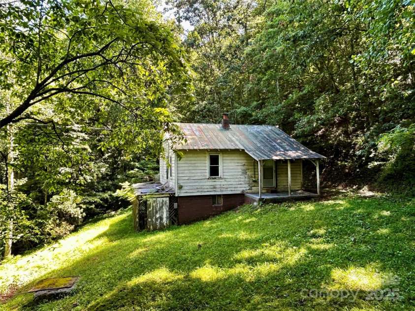 564 Upper Thomas Branch Road, Marshall, NC 28753.  MLS# CAR4281614, YatesRealty ID 28924. 