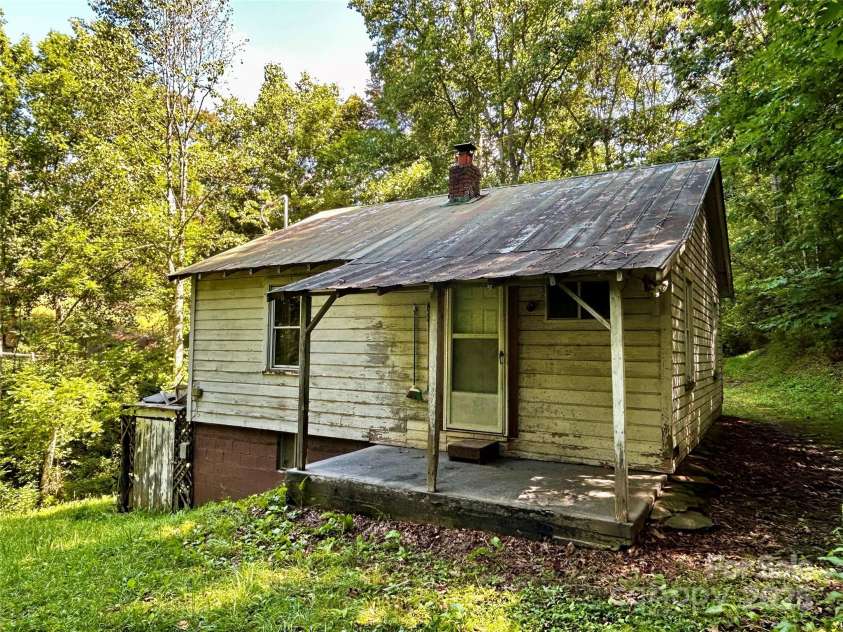 564 Upper Thomas Branch Road, Marshall, NC 28753.  MLS# CAR4281614, YatesRealty ID 28924. 