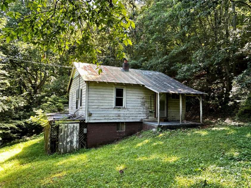 564 Upper Thomas Branch Road, Marshall, NC 28753.  MLS# CAR4281614, YatesRealty ID 28924. 