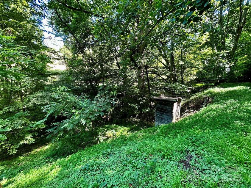 564 Upper Thomas Branch Road, Marshall, NC 28753.  MLS# CAR4281614, YatesRealty ID 28924. 