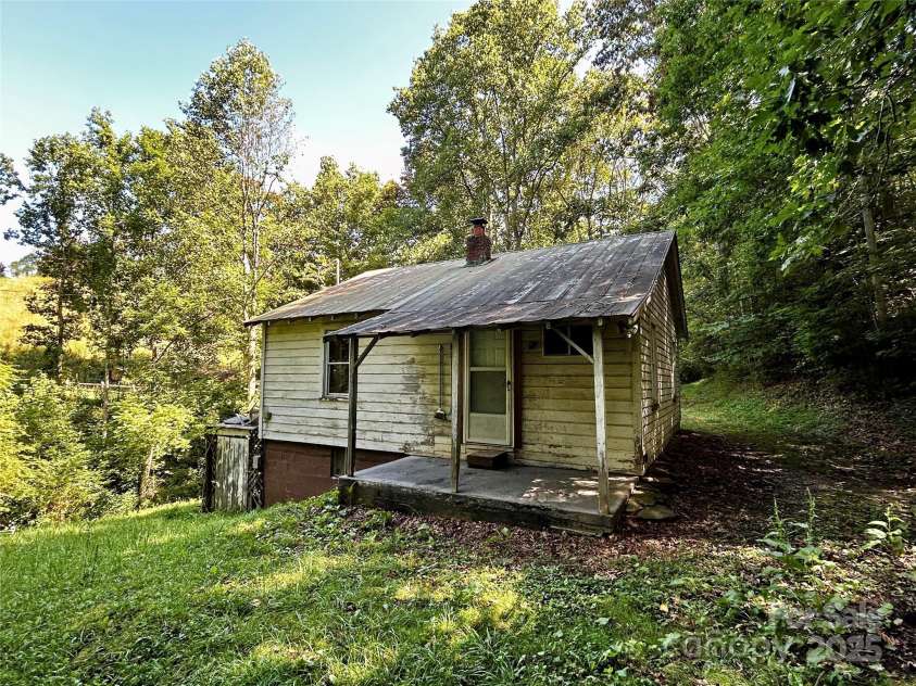 564 Upper Thomas Branch Road, Marshall, NC 28753.  MLS# CAR4281614, YatesRealty ID 28924. 