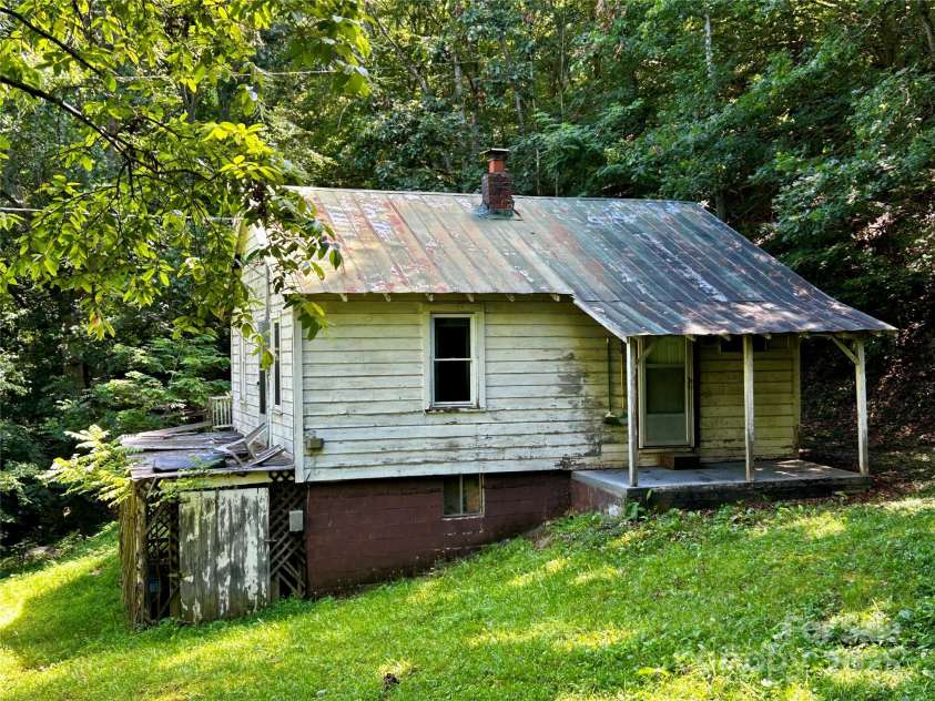 564 Upper Thomas Branch Road, Marshall, NC 28753.  MLS# CAR4281614, YatesRealty ID 28924. 