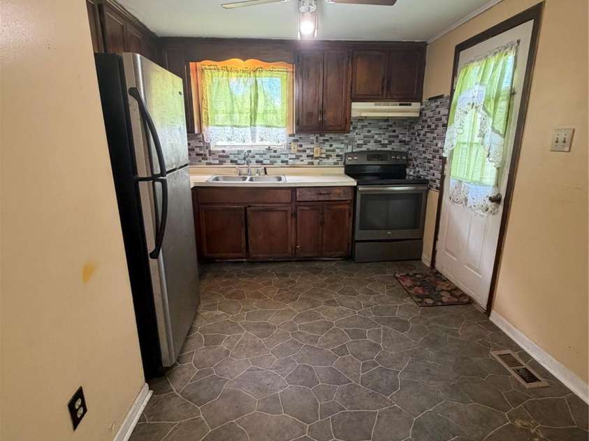 133 Mill Street, Chester, SC 29706.  MLS# CAR4387476, YatesRealty ID 28926. 