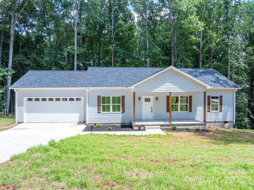 1466 7th Street, Newton, NC 28658.  MLS# CAR4283167, YatesRealty ID 28926. 