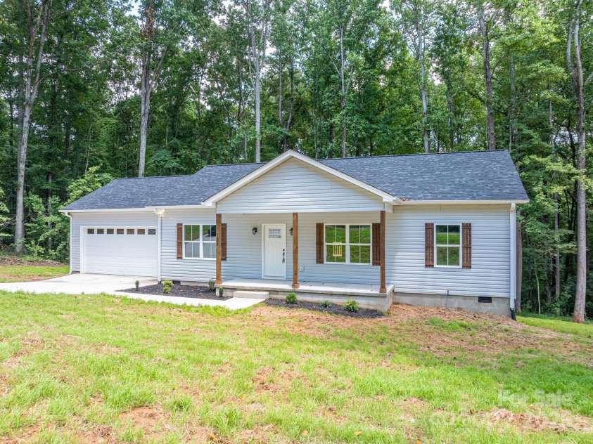 1466 7th Street, Newton, NC 28658.  MLS# CAR4283167, YatesRealty ID 28926. 