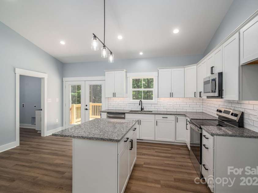 1466 7th Street, Newton, NC 28658.  MLS# CAR4283167, YatesRealty ID 28926. 