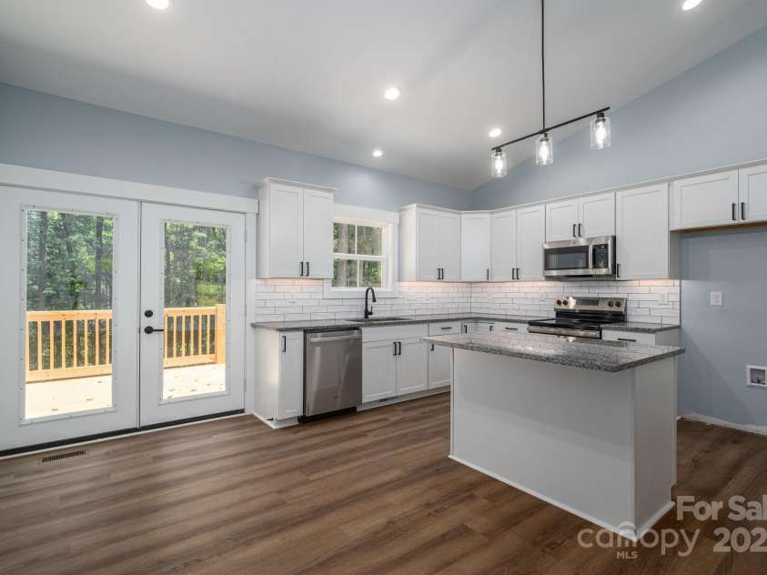 1466 7th Street, Newton, NC 28658.  MLS# CAR4283167, YatesRealty ID 28926. 