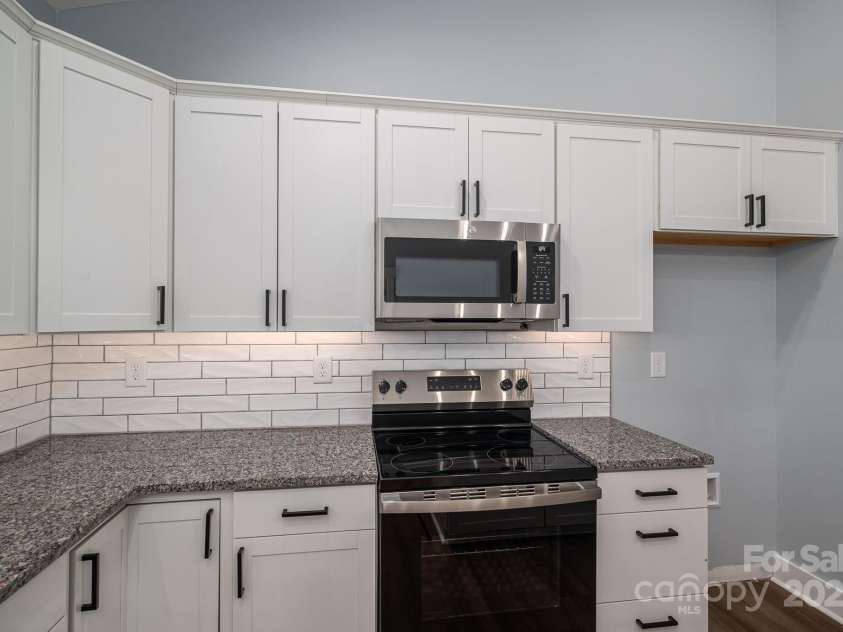 1466 7th Street, Newton, NC 28658.  MLS# CAR4283167, YatesRealty ID 28926. 