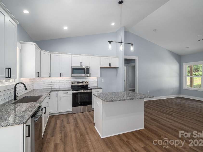 1466 7th Street, Newton, NC 28658.  MLS# CAR4283167, YatesRealty ID 28926. 