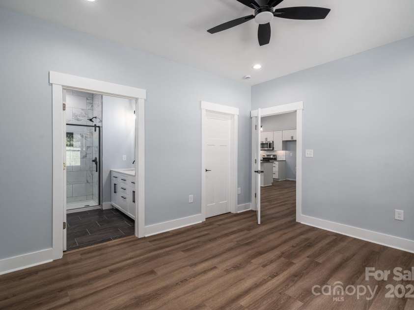 1466 7th Street, Newton, NC 28658.  MLS# CAR4283167, YatesRealty ID 28926. 