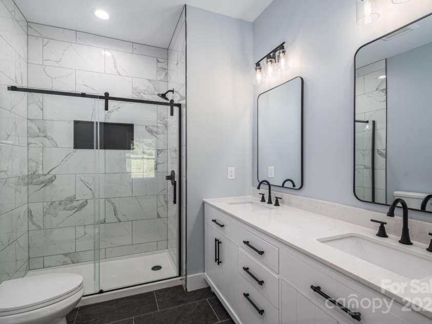 1466 7th Street, Newton, NC 28658.  MLS# CAR4283167, YatesRealty ID 28926. 