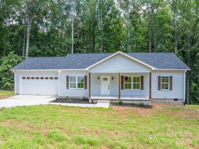 1466 7th Street, Newton, NC 28658.  MLS# CAR4283167, YatesRealty ID 28926. 