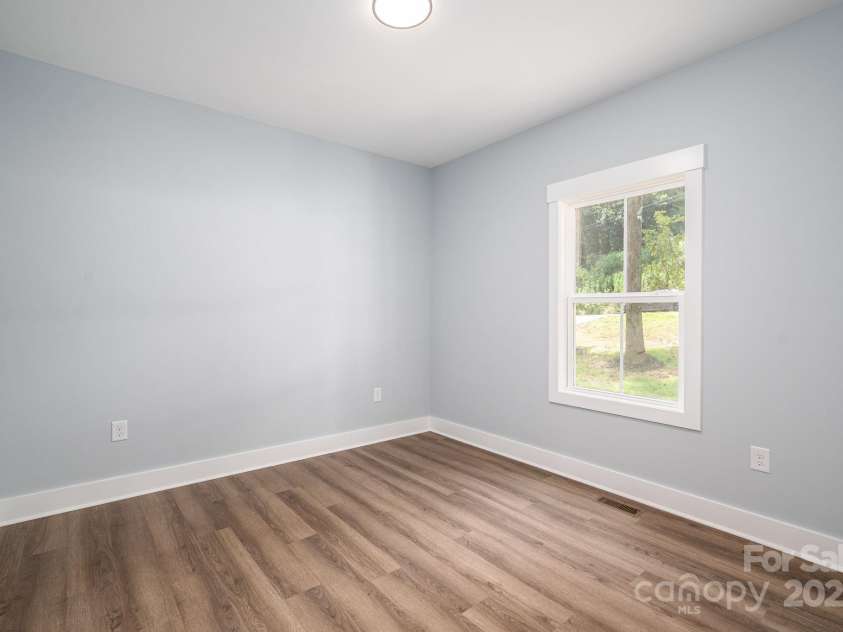 1466 7th Street, Newton, NC 28658.  MLS# CAR4283167, YatesRealty ID 28926. 